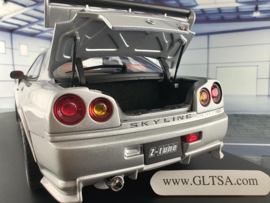 PRE-OWNED Nissan R34 GT-R Z-Tune (Skyline) Z-Tune Silver 1:18 AUTOart 77352