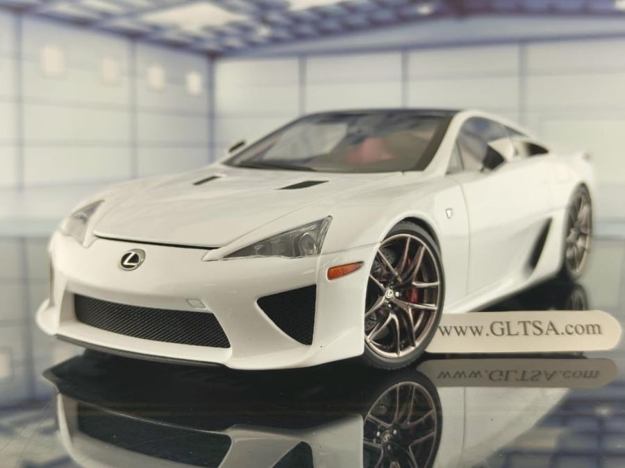 Lexus LFA White with Carbon Roof 1:18 Well 100372 LIMITED 1000 PCS