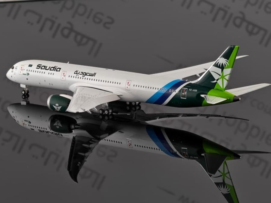 Saudi Arabian Airlines Boeing 787-9 Dreamliner HZ-ARB 1:400 Gemini Jets GJSVA2310F