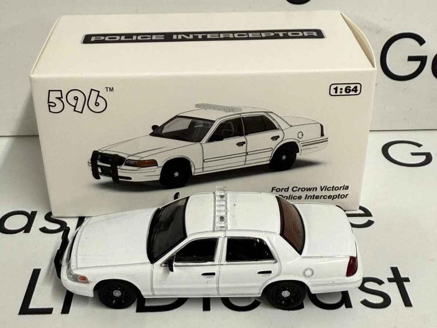 Ford Crown Victoria Police Interceptor White 1:64 596 Model LIMITED 999 PCS