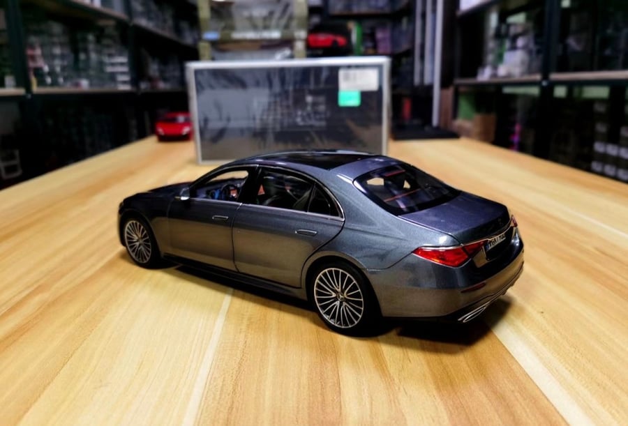 PRE-OWNED Mercedes-Benz Mercedes S-Class S-Klasse W223 AMG Line Metallic Grey 1:18 Norev 183870