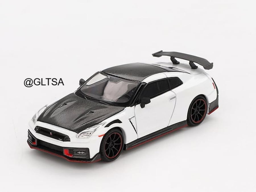 Nissan GT-R R35 Nismo Brilliant White Pearl 1:64 MINI GT MGT01045-CH