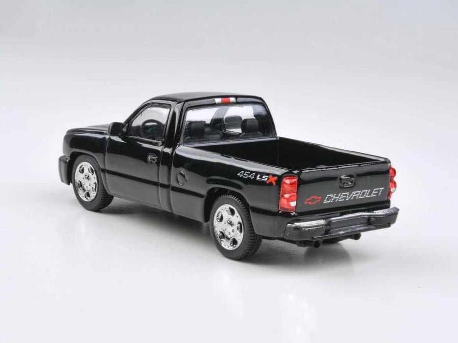 Chevrolet Silverado Single Cab Pick Up Onyx Black 1:64 Para64 PB-55831