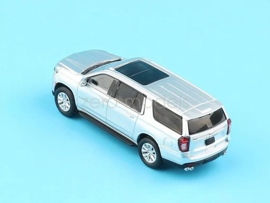 Chevrolet Suburban Silver 1:64 Massdi CVL1002