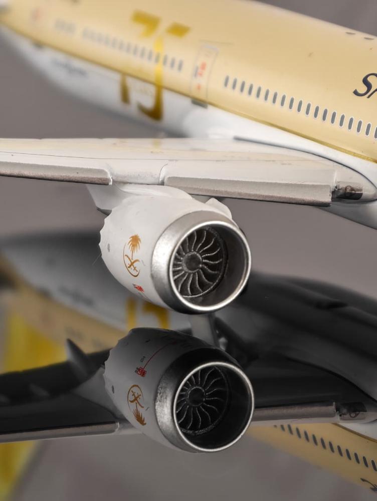 Saudi Arabian Airlines Boeing 787-9 75th Years Livery Flaps Down HZ-ARE 1:400 JC Wings LH4274A
