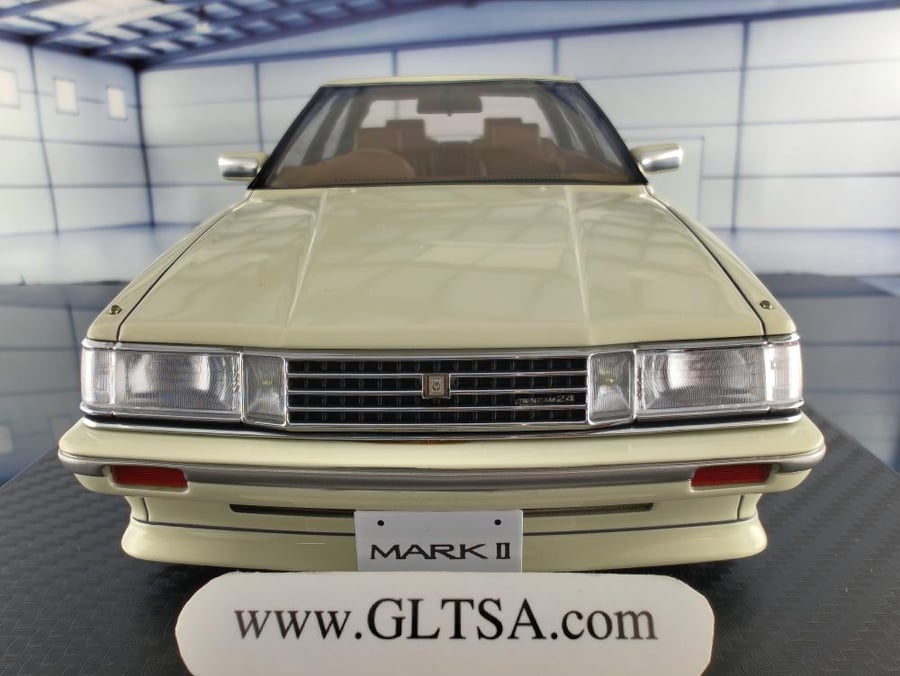 RARE Toyota MarkII Grande Cressida GTX (GX71) Limited White 1:18 Ignition Model IG1149