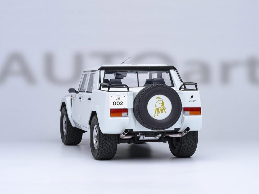 PRE-ORDER (4 Weeks) Lamborghini LM002 Bianco Polo Park (White) 1:18 AUTOart 74549