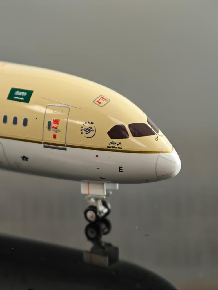 Saudi Arabian Airlines Boeing 787-9 75th Years Livery Flaps Down HZ-ARE 1:400 JC Wings LH4274A