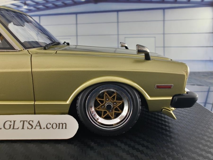 Toyota MarkII Cressida Sedan Grande (MX41) Gold 1:18 Ignition Model IG3430