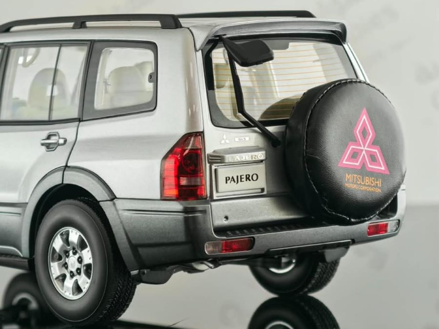 Mitsubishi Pajero V73 Cool Silver 1:18 SunStar 5832