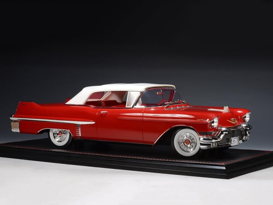 PRE-ORDER (3 Weeks) Cadillac Series 62 Convertible Closed Roof 1957 Dakotah Red & White 1:18 Stamp Models STM1957302