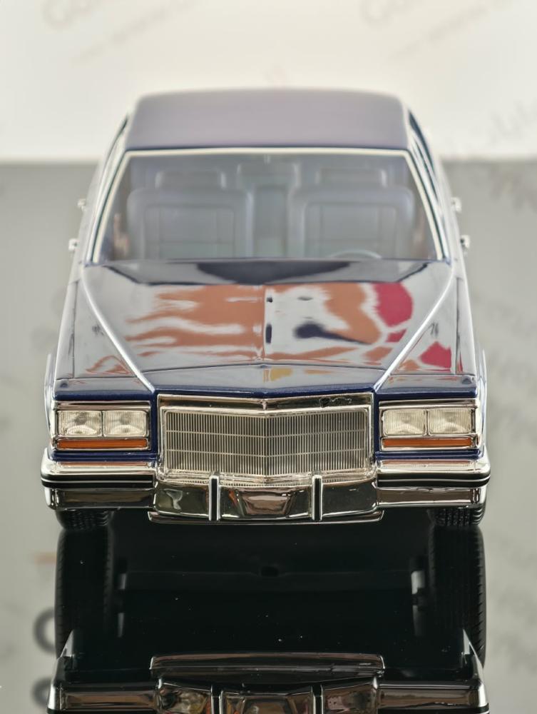 Cadillac Fleetwood Brougham 1982 Dark Blue 1:18 BOS418 250792 BoS-Models