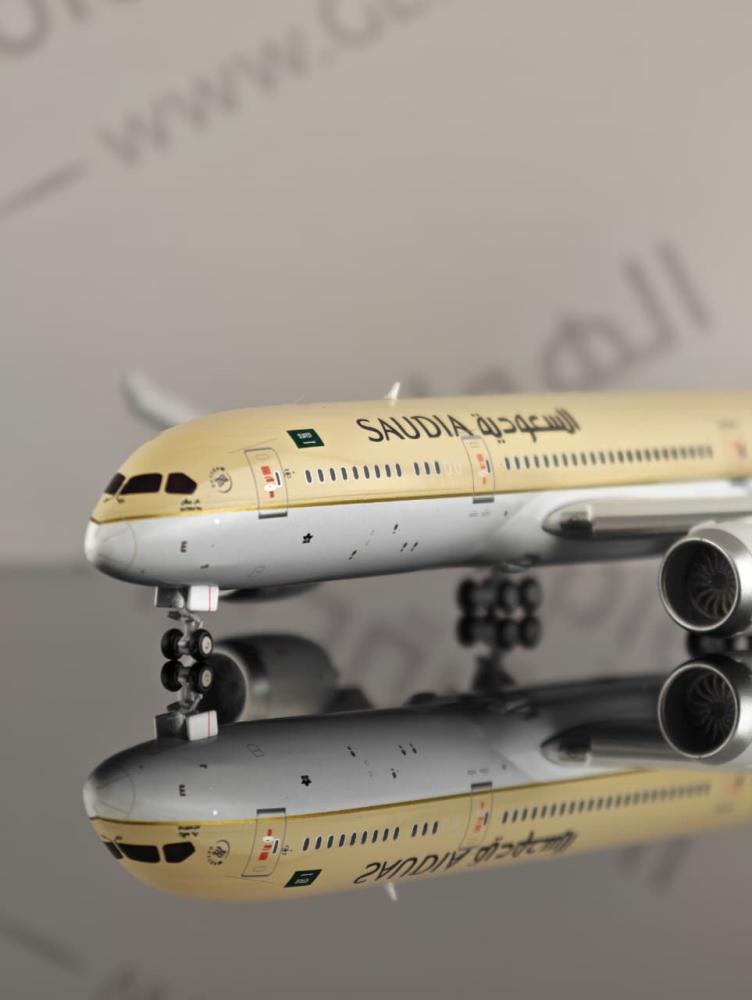 Saudi Arabian Airlines Boeing 787-9 75th Years Livery Flaps Down HZ-ARE 1:400 JC Wings LH4274A