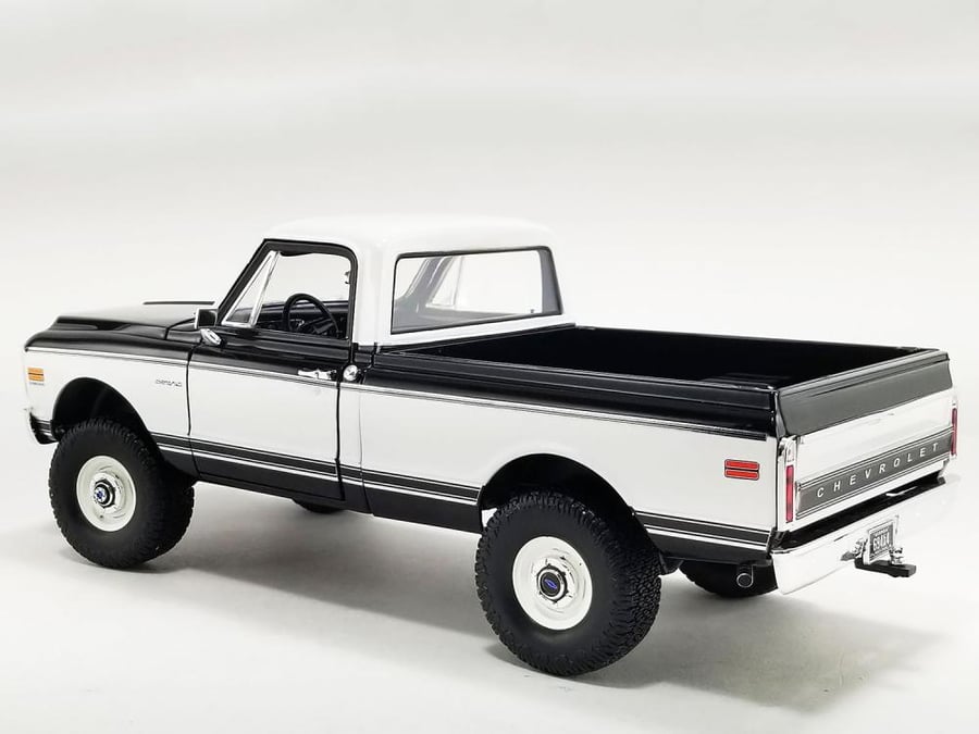 Chevrolet K10 4x4 Pickup Truck 1969 Classic Black & White 1:18 ACME A1807219 LIMITED 402 PCS