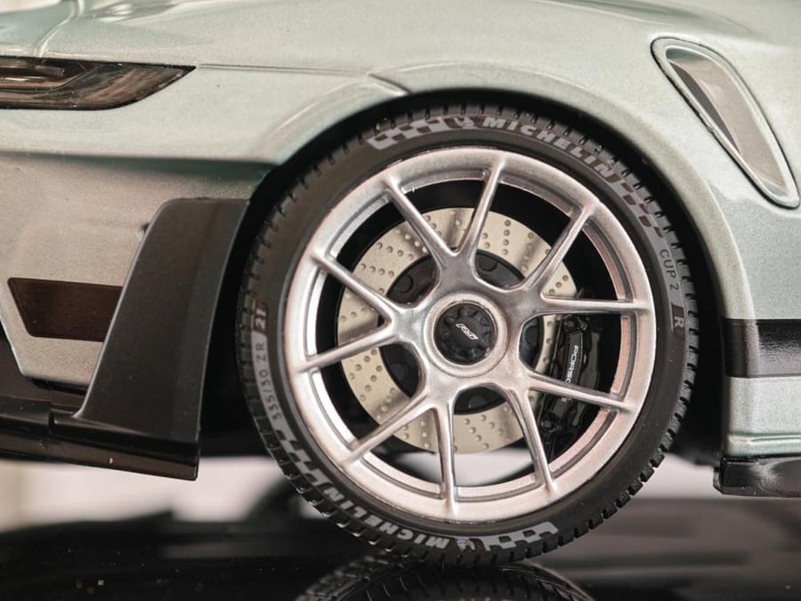 Porsche 911 (992) GT3 RS Silver 1:18 Minichamps LIMITED 400 PCS 110062044