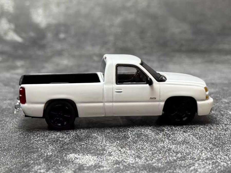 Chevrolet Silverado Single Cab Pick Up Summit White 1:64 Para64 PB-55834