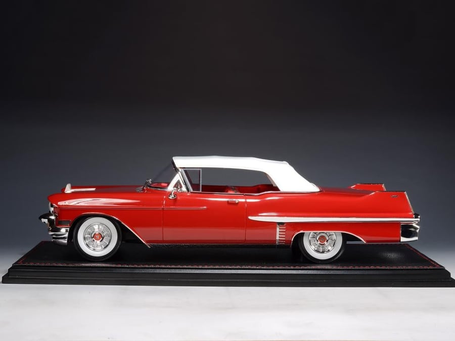 PRE-ORDER (3 Weeks) Cadillac Series 62 Convertible Closed Roof 1957 Dakotah Red & White 1:18 Stamp Models STM1957302