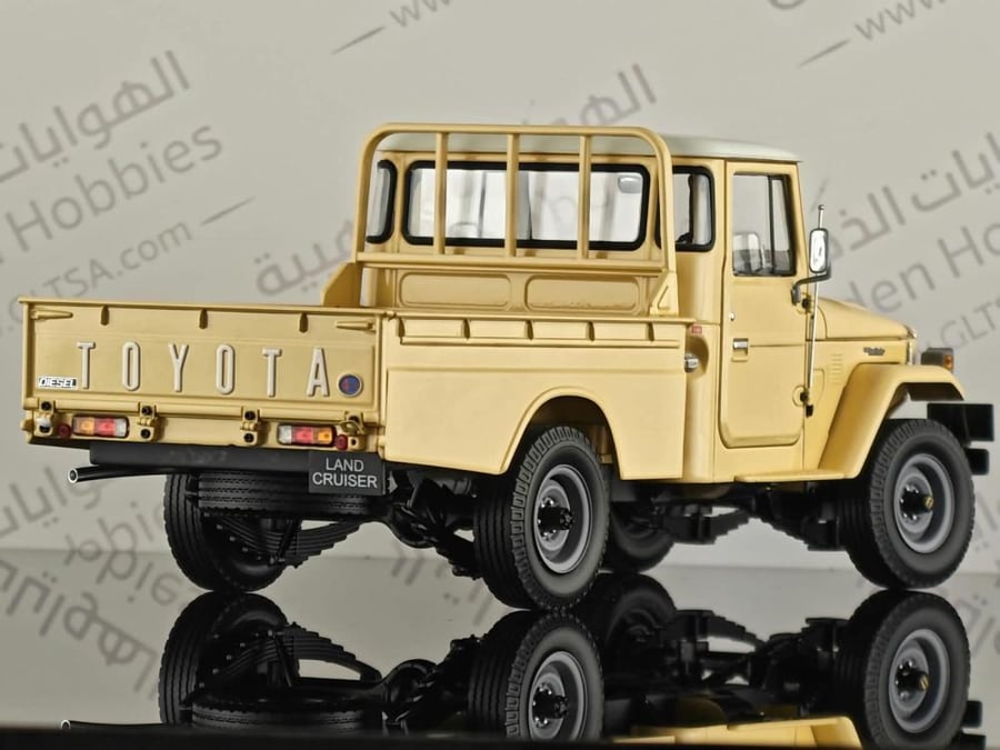 Toyota Land Cruiser LC40 Pickup Beige 1:18 Kyosho K08958BE 08958BE