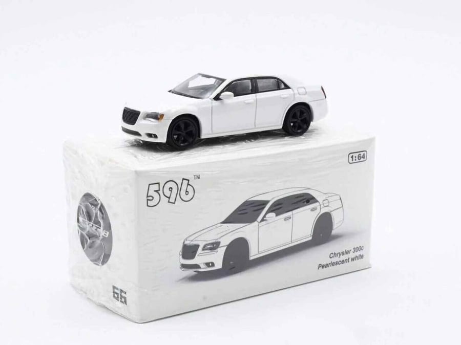 Chrysler 300c Pearlescent White 1:64 596 Model LIMITED 1499 PCS