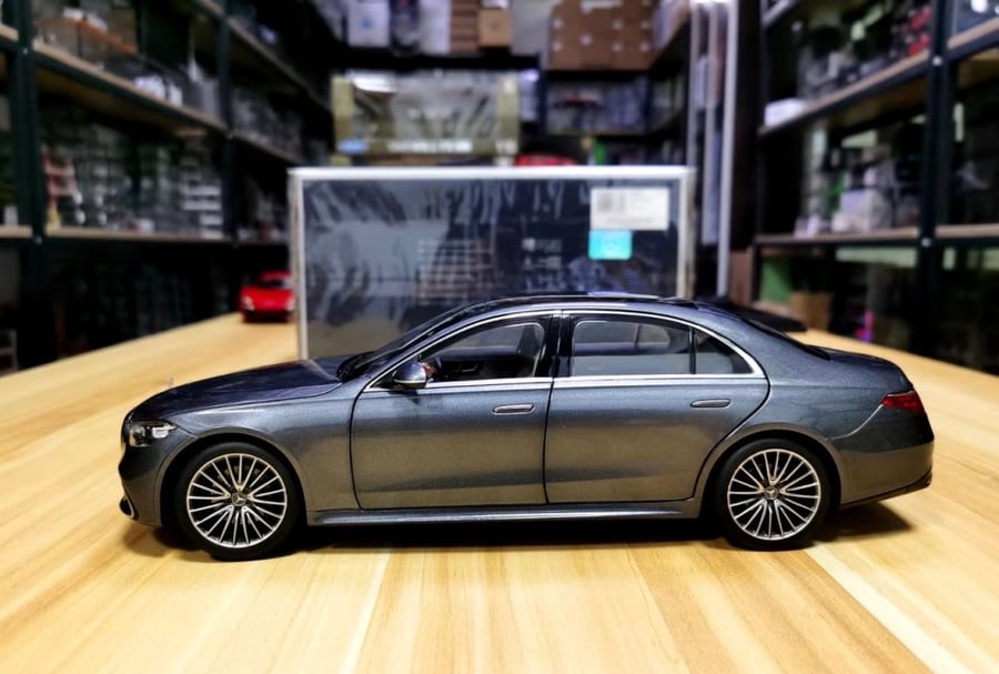 PRE-OWNED Mercedes-Benz Mercedes S-Class S-Klasse W223 AMG Line Metallic Grey 1:18 Norev 183870