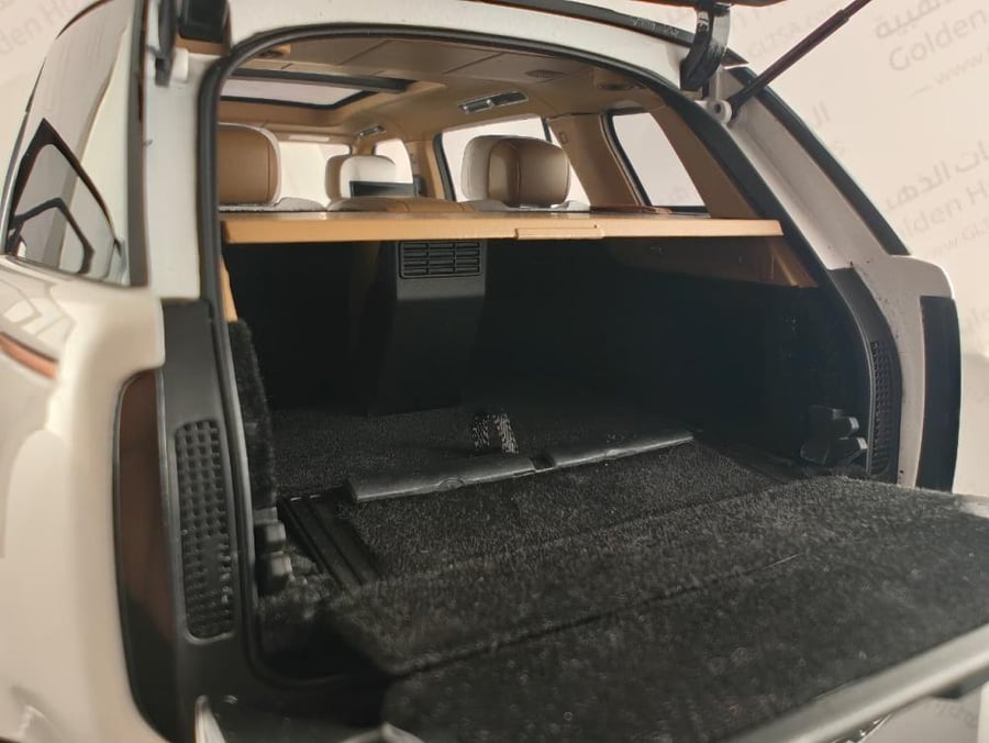 Land Rover Range Rover SV White with Black Roof 1:18 LCD Models LCD18017-BW