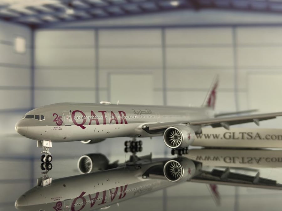 Qatar Airways Boeing 777-300ER "25 Years of Excellence" A7-BEE Flaps Down 1:400 JC Wings XX40137A