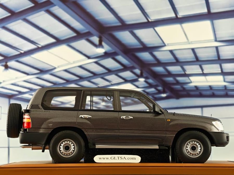 RARE Toyota Land Cruiser Black 1:18 Old School Models LIMITED 04/90