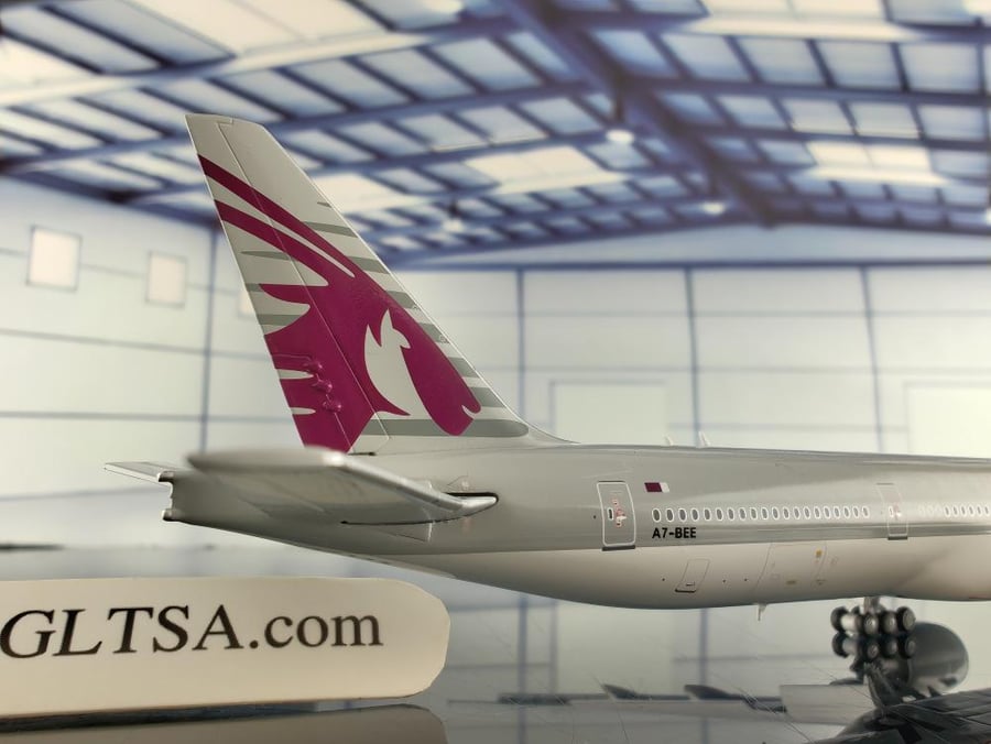 Qatar Airways Boeing 777-300ER "25 Years of Excellence" A7-BEE Flaps Down 1:400 JC Wings XX40137A