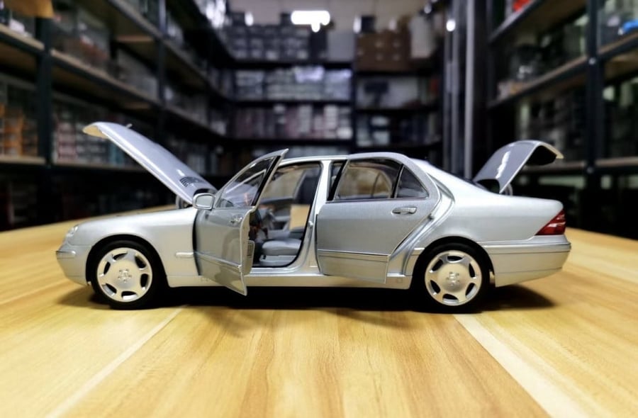 Mercedes-Benz S-Class S-Klasse S600 W220 AMG Silver 1:18 Norev 183810