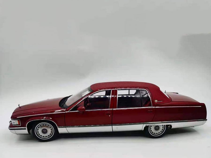 Cadillac Fleetwood Brougham 90s Metallic Red 1:18 Xiaoguang