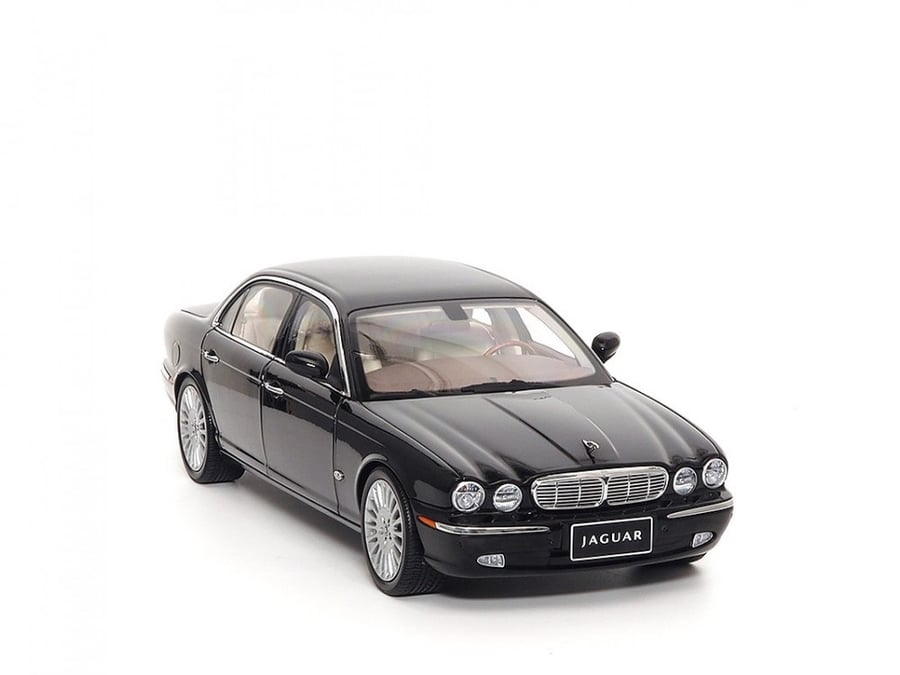 Jaguar XJ6 (X350) Ebony Black 1:18 Almost Real 810501 LIMITED 1008 PCS
