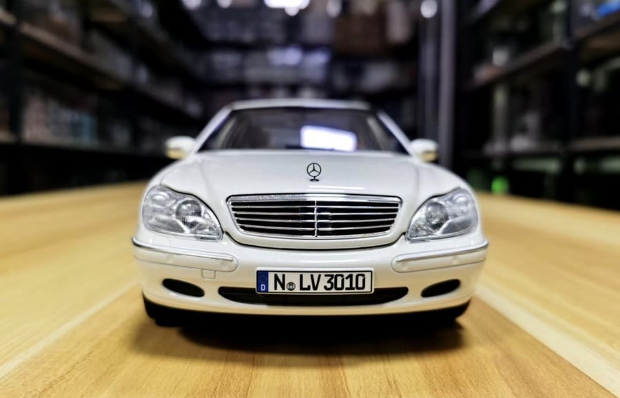Mercedes-Benz S-Class S-Klasse S600 W220 AMG White 1:18 Norev 183813