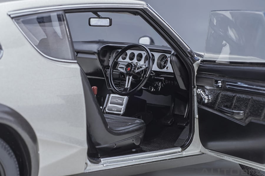 Nissan Skyline GT-R (KPGC110) Standard Version (Silver) 1:18 AUTOart 77471