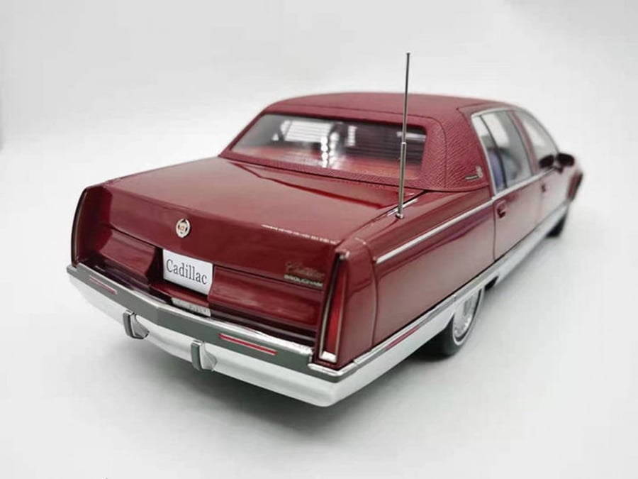 Cadillac Fleetwood Brougham 90s Metallic Red 1:18 Xiaoguang