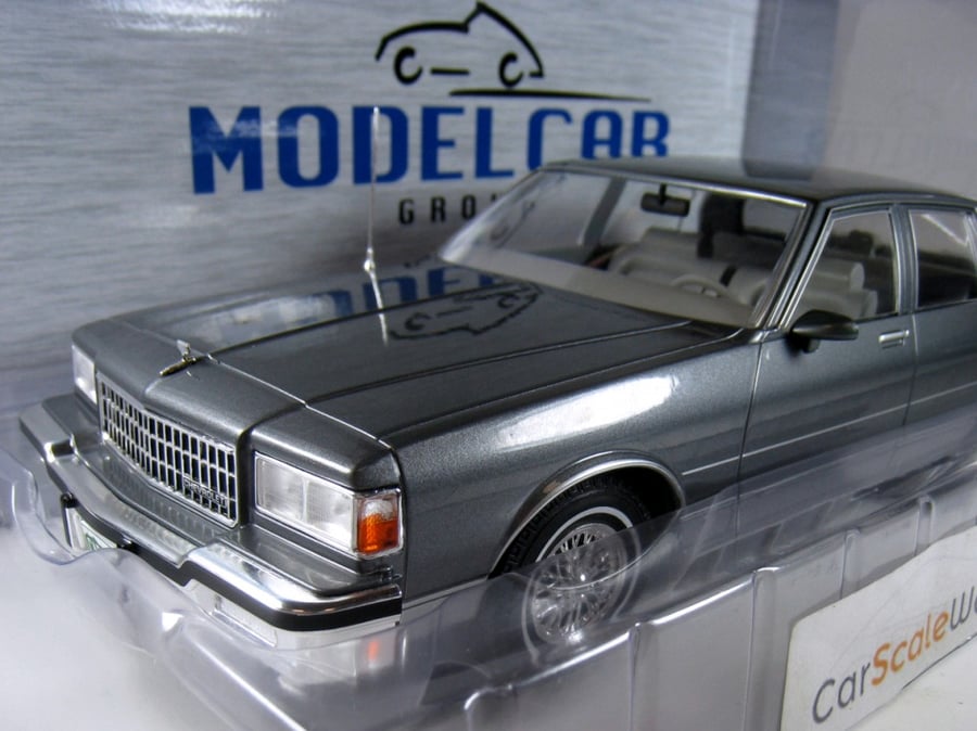RARE Chevrolet Caprice Classic 1987 Grey Metallic 1:18 Model Car Group MCG18220