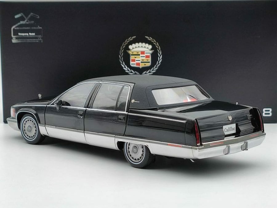 Cadillac Fleetwood Brougham Sedan 1992-1994 Black 1:18 Diecast Car Model Xiaoguang