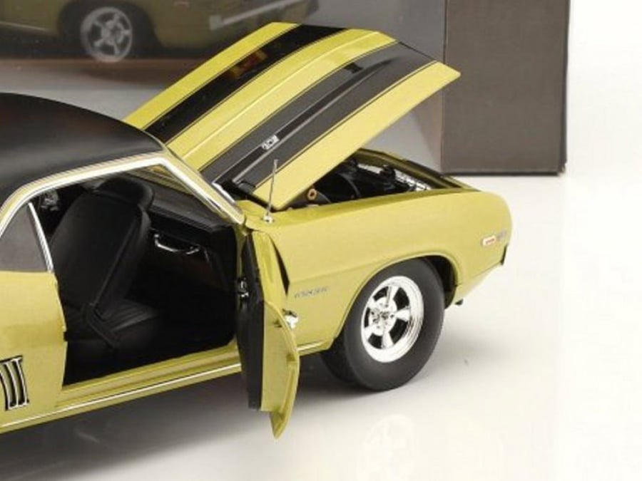 Chevrolet Camaro Z/28 (Pawn Stars TV Series) 1969 Gold / Black 1:18 Highway 61 HWY-18032