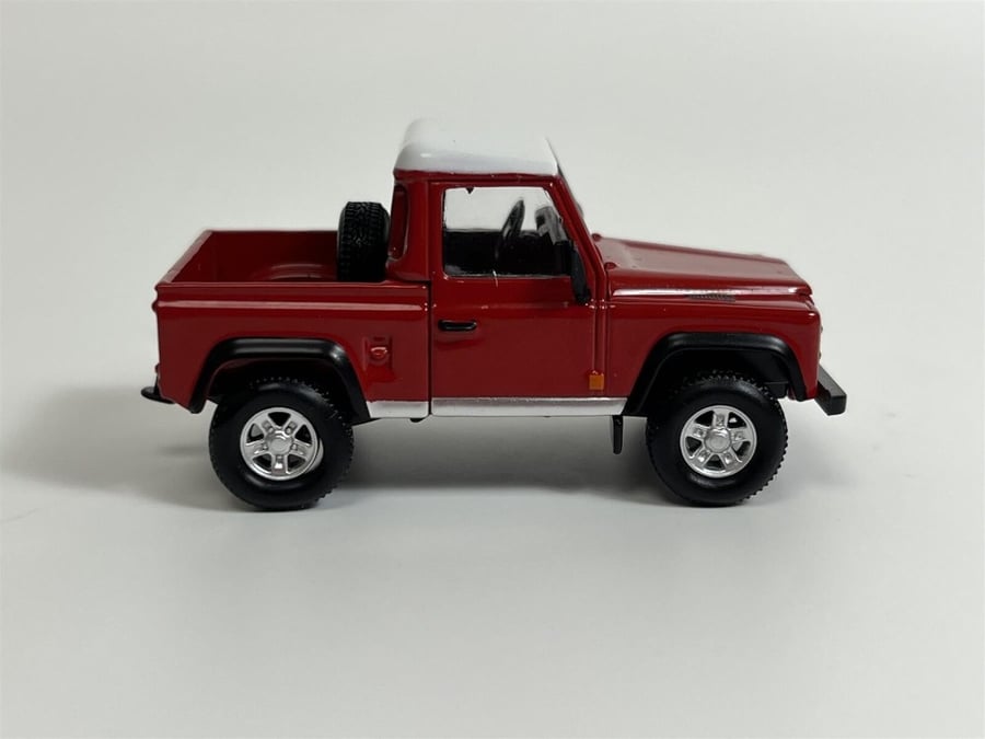 Land Rover Defender 90 Pickup Masai Red 1:64 MINI GT MGT00323-L