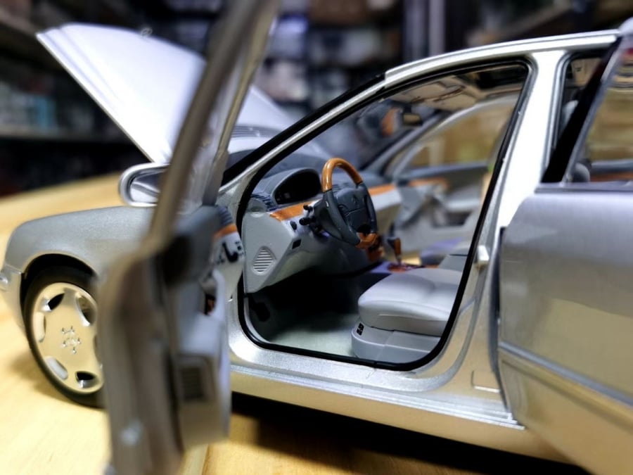 Mercedes-Benz S-Class S-Klasse S600 W220 AMG Silver 1:18 Norev 183810