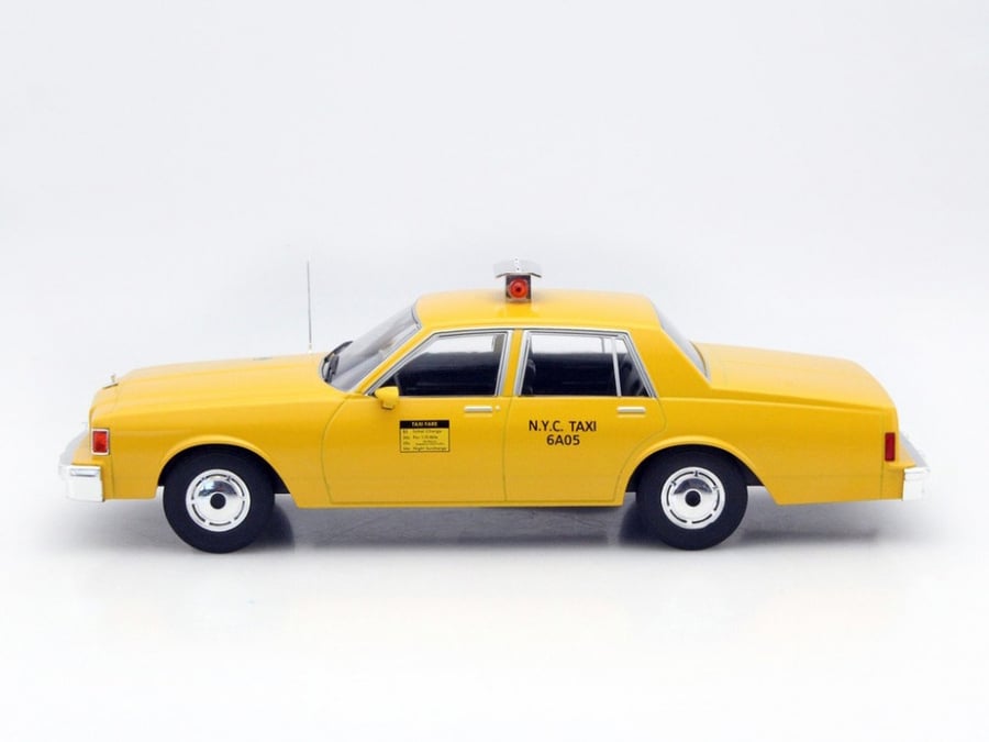 RARE Chevrolet Caprice Classic Sedan NYC Taxi 1985 Yellow 1:18 MCG MCG18038