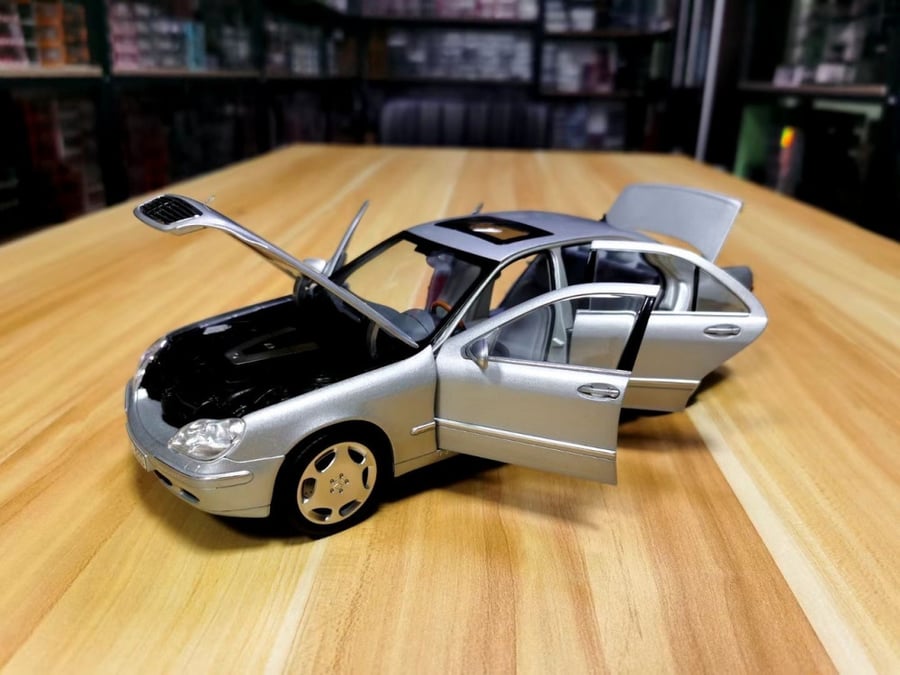 Mercedes-Benz S-Class S-Klasse S600 W220 AMG Silver 1:18 Norev 183810