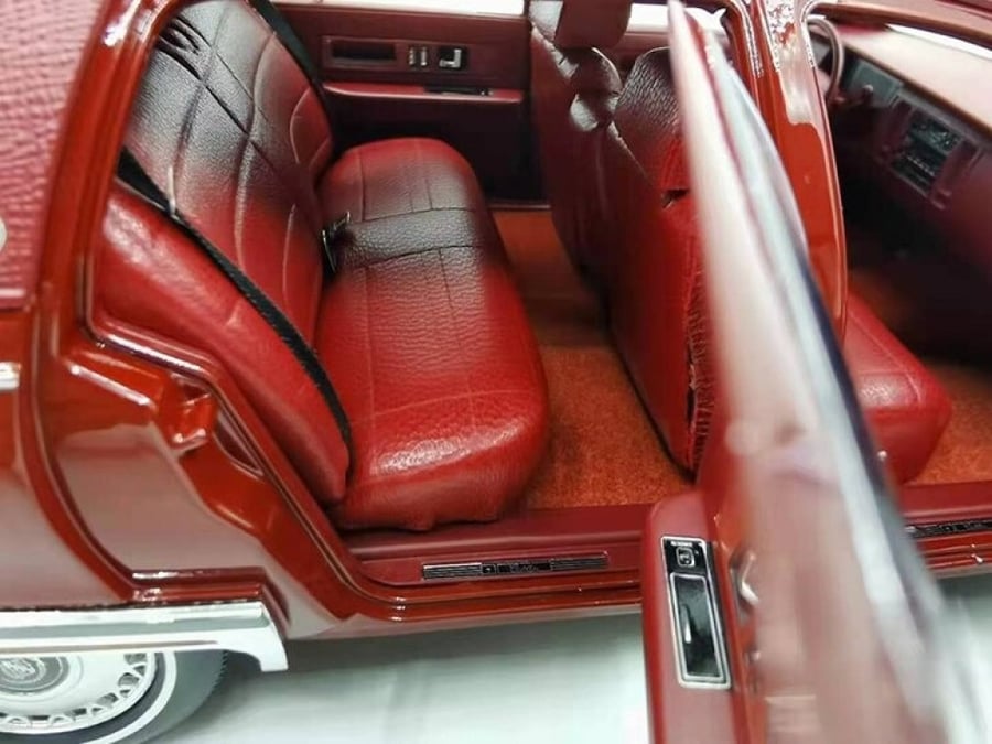 Cadillac Fleetwood Brougham 90s Metallic Red 1:18 Xiaoguang