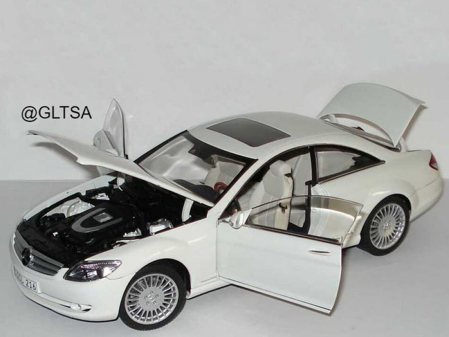 RARE PRE-OWNED Mercedes-Benz CL-Klasse Coupe C216 White 1:18 AUTOart B66962341