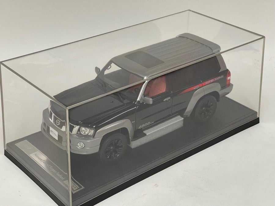 RARE Nissan Patrol Y61 Super Safari Black 1:18 IVY LIMITED 99 PCs