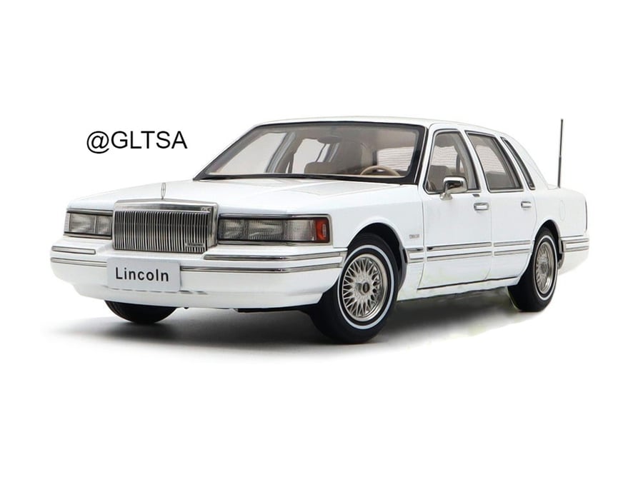Lincoln Town Car 2nd Generation FN36/116 1990 White 1:18 Xiaoguang