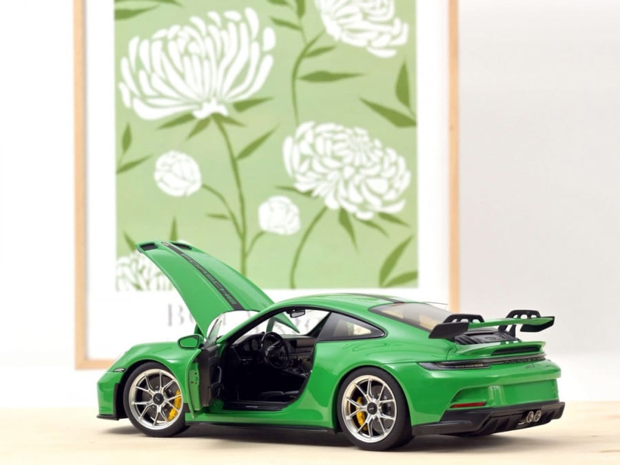 PRE-OWNED Porsche 911 (992) GT3 Green 1:18 Norev 187301 LIMITED 300 PCS