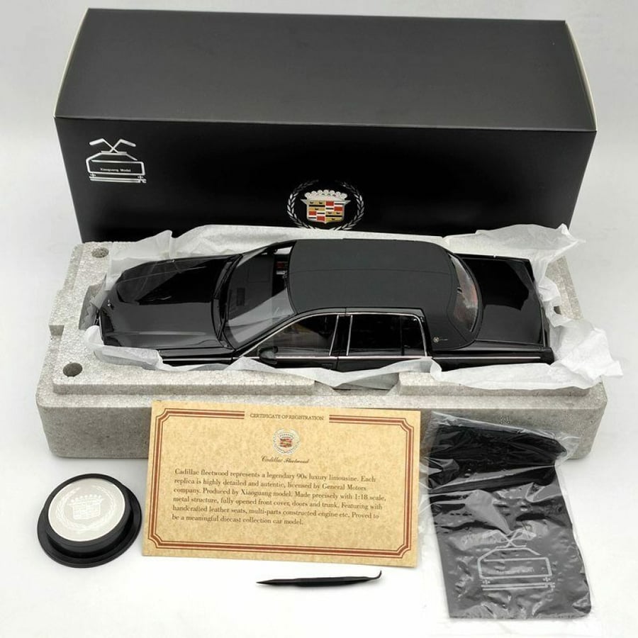 Cadillac Fleetwood Brougham Sedan 1992-1994 Black 1:18 Diecast Car Model Xiaoguang
