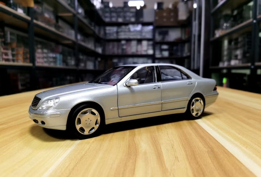 Mercedes-Benz S-Class S-Klasse S600 W220 AMG Silver 1:18 Norev 183810