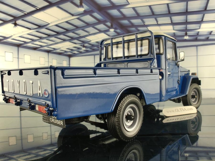 Toyota Land Cruiser 40 LC40 Pickup Blue 1:18 Kyosho 08958BL