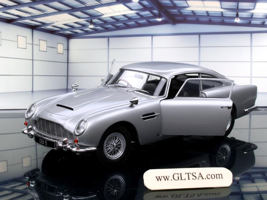 Aston Martin DB5 1964 Silver Birch 1:18 Solido S1807101